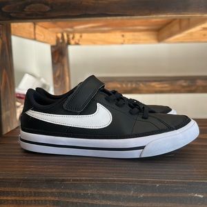 Nike Court Legacy
Black White (PS)